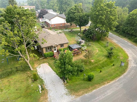 2nd image of 24 Lakeview Cres