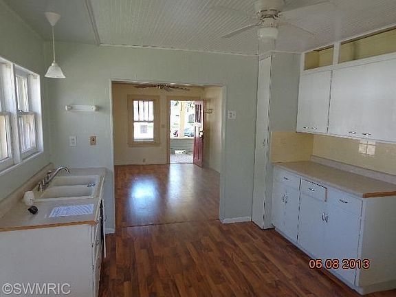 3rd image of 60 Myrtle Ave