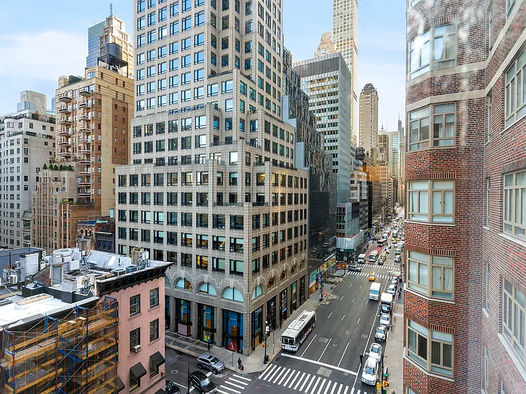 21 E 61st St #9C — Photo 10