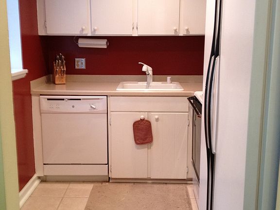 2nd image of 3046 S Abingdon St APT A1