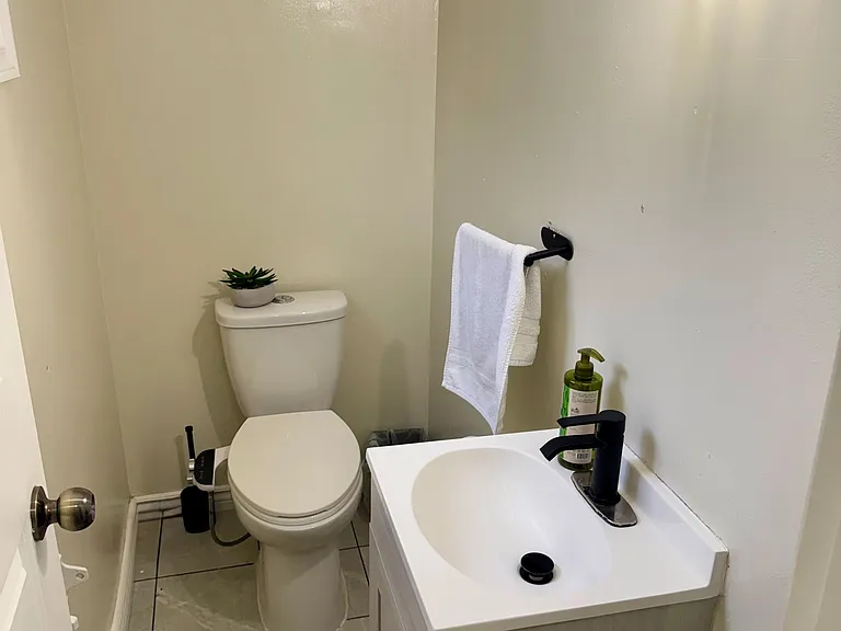 33 Sasha Cres — Photo 17