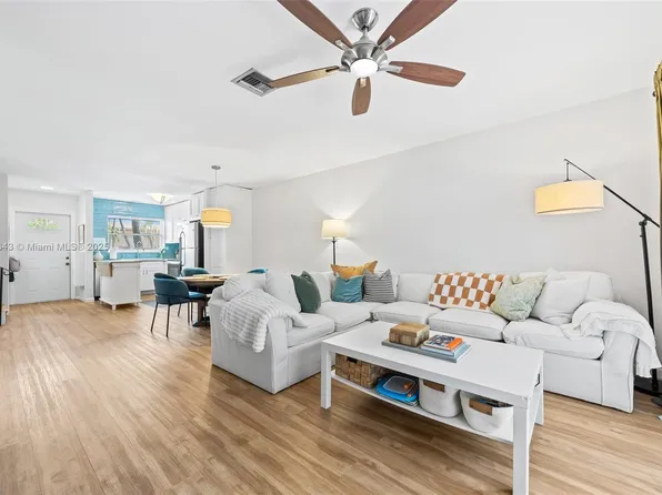 450 SE 7th St APT 234, Dania Beach, FL 33004