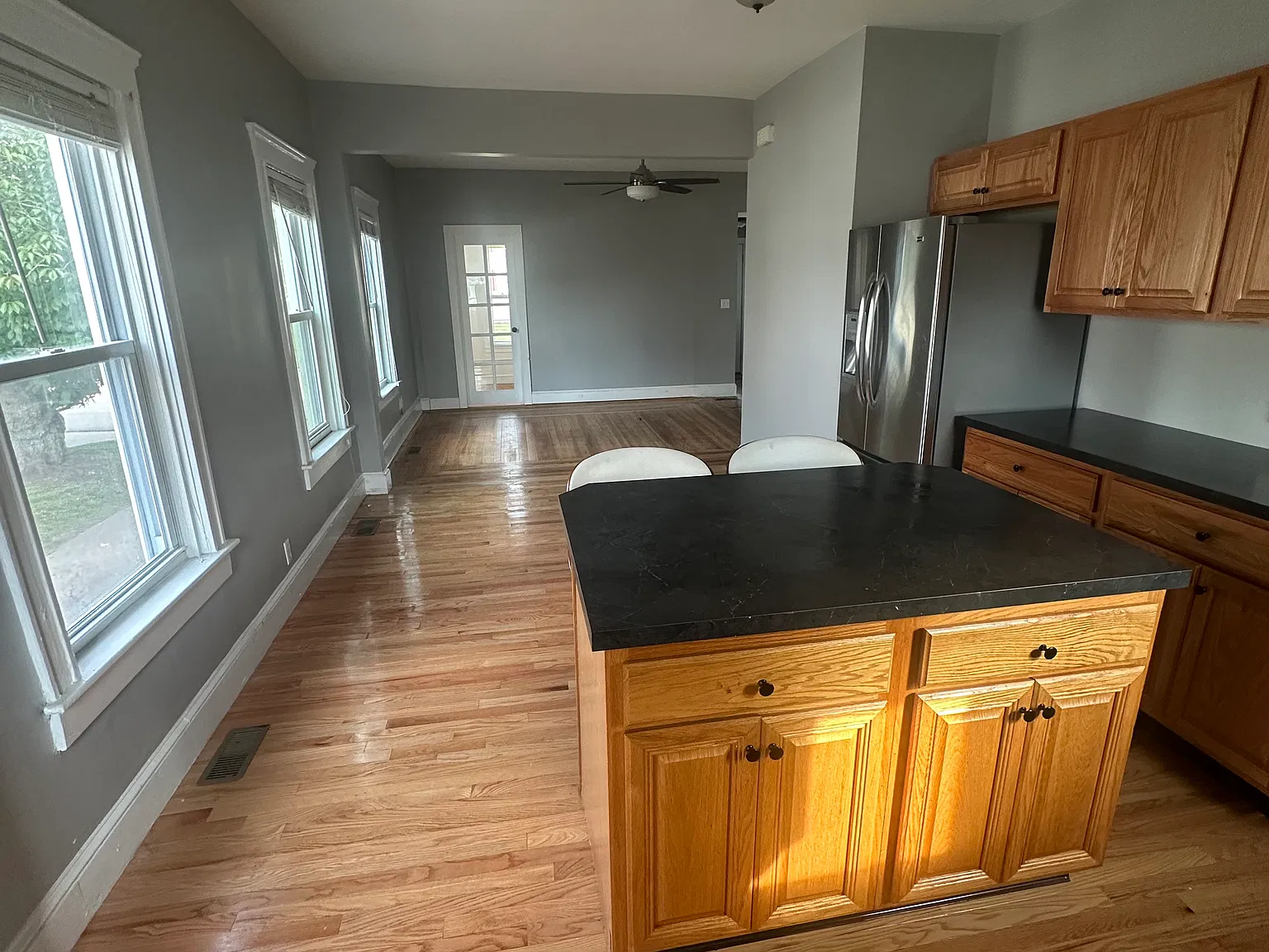 2 bed, 1100 sqft, $2,300 — Photo 4