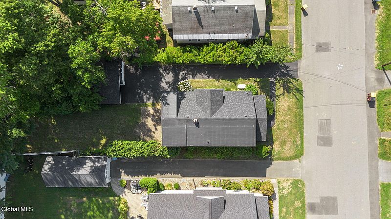 4th image of 3 Maple Avenue