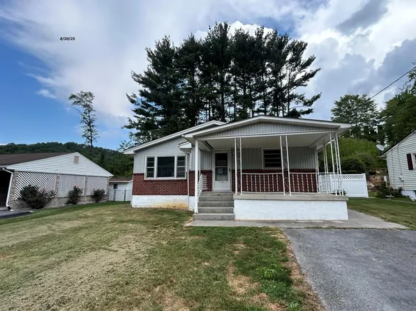 310 Edgewood Rd, Bluefield, VA 24605