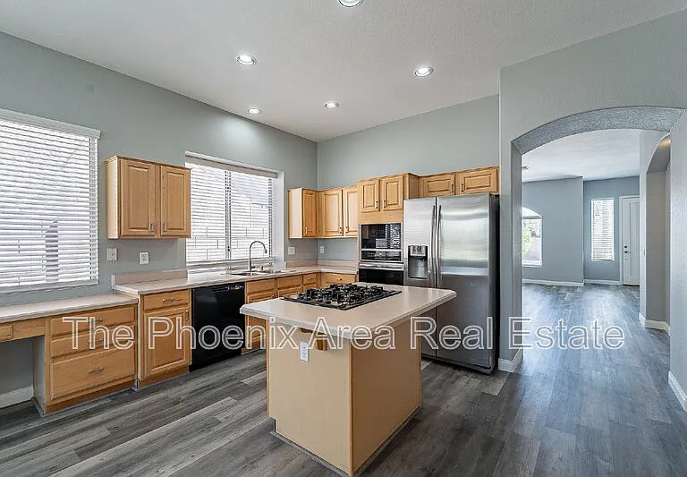 231 S Beverly St — Photo 10