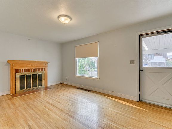 5th image of 1727 E Courtland Ave