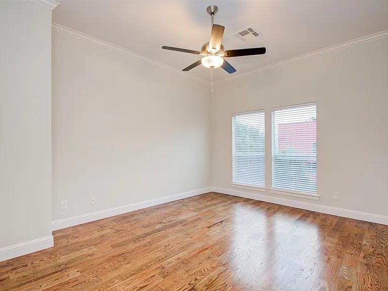 1733 Tuam St — Photo 31
