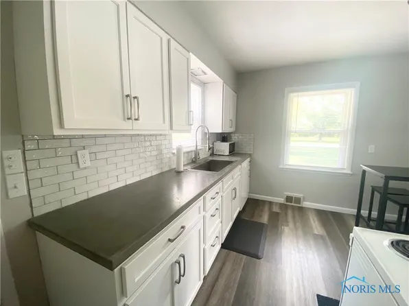 880 Burr Rd, Wauseon, OH 43567