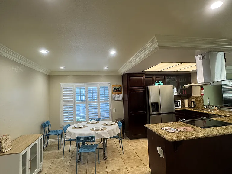 1095 Stillwell Ave — Photo 5