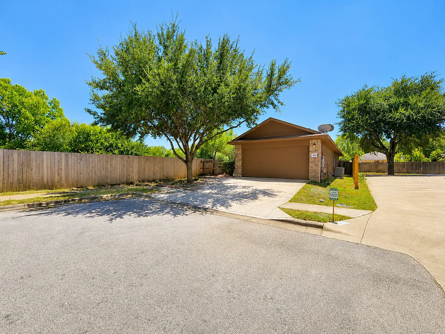 3 bed, 1348 sqft, $2,100 — Photo 2