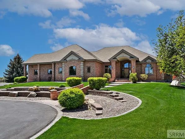 7695 N Riverfront Dr, Idaho Falls, ID 83401