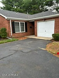 11 Rosewood Dr