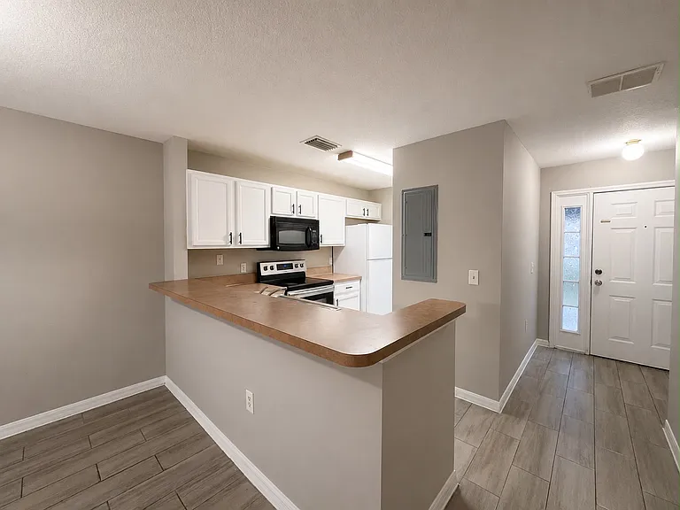 139 Jones Ln #B — Photo 2