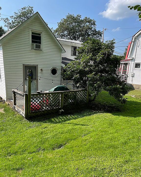 2nd image of 83 Sullivan St