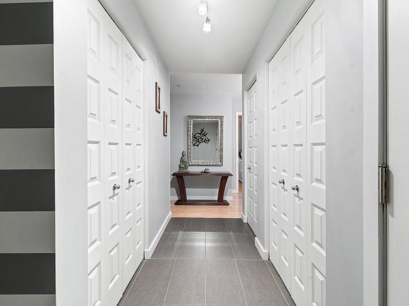 3rd image of 315 Rue Mathieu Da Vis #302