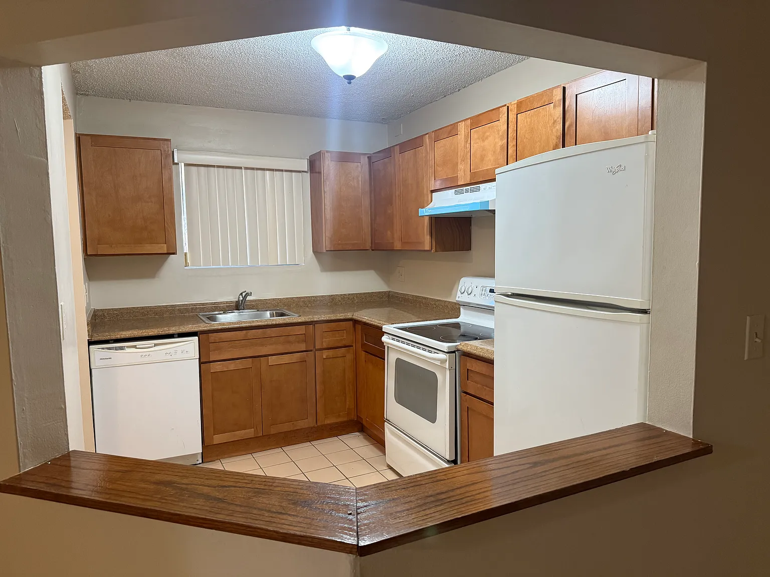 2 bed, 910 sqft, $1,900 — Photo 4