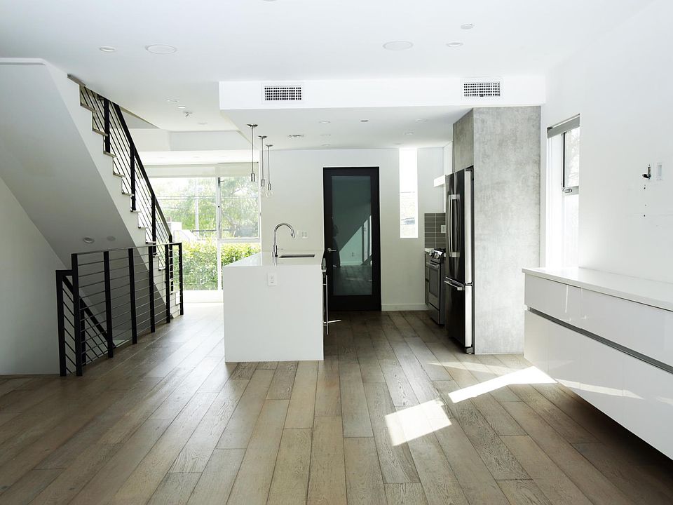 Kitchen, 2nd floor