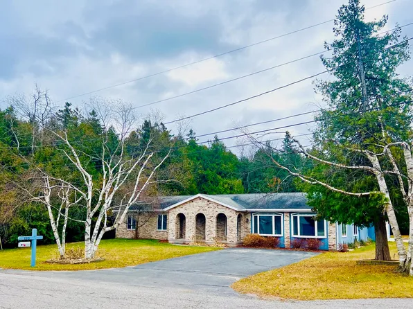 198 W Spruce St, Saint Ignace, MI 49781