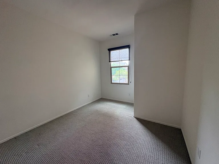 610 S Kroeger St — Photo 23