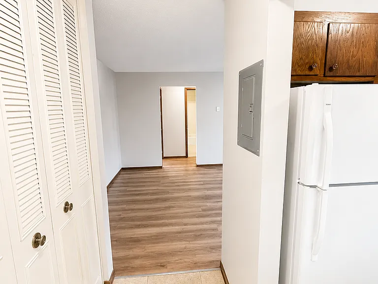 Hazelwood Apartments — Photo 17