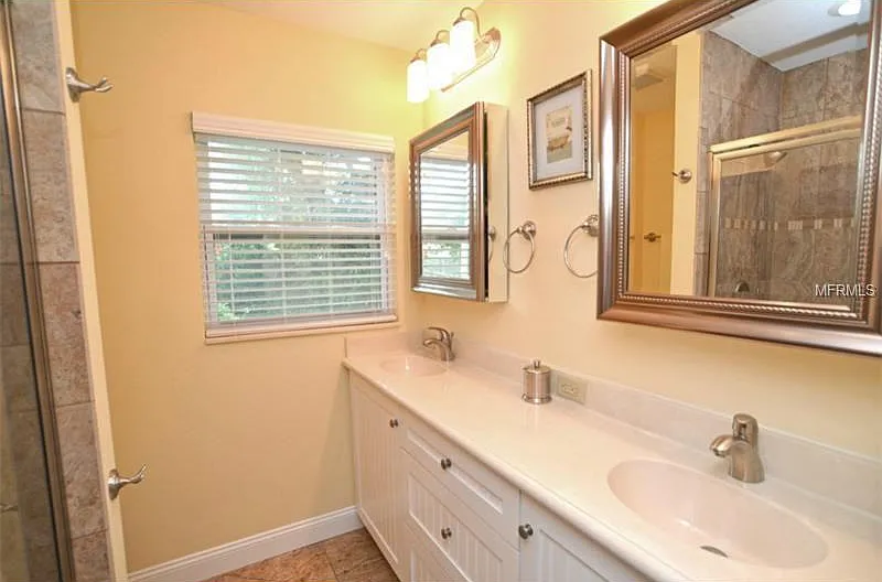 3 bed, 1200 sqft, $2,600 — Photo 4