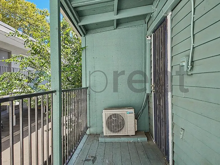 517 13th St #B — Photo 25
