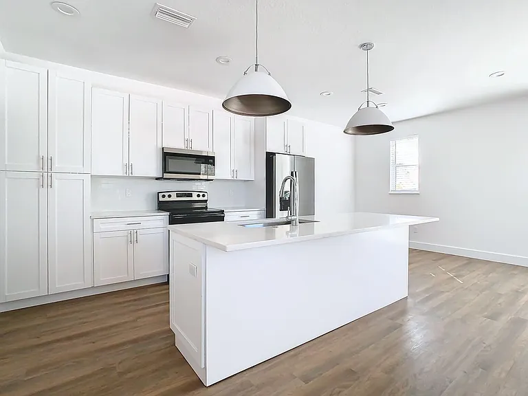 6235 S Manhattan Ave #8 — Photo 8