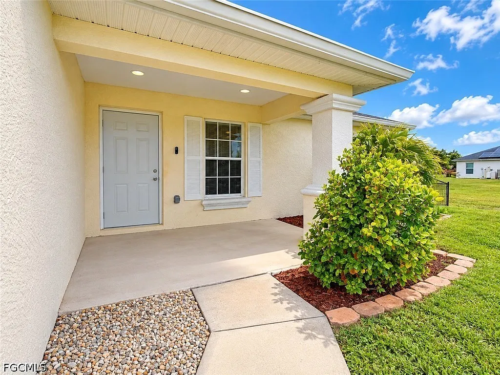 3 bed, 2.0 bath, 1458 sqft, $1,950 — Photo 2