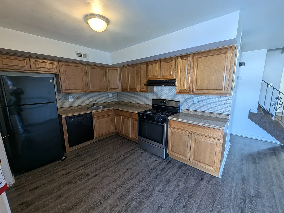 Building Photo - 136 Colonial Square Pl #1