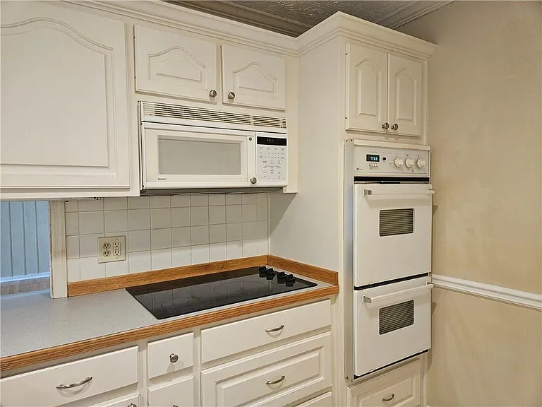 395 Monivea Ln — Photo 13