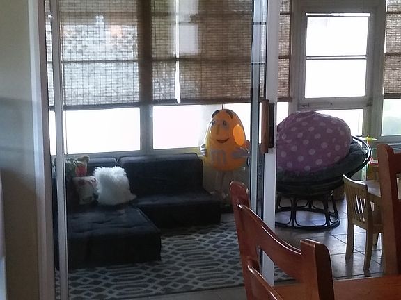 4th image of 719 NE 17th Ct