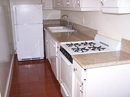 1 bed, 650 sqft, $2,200 — Photo 2