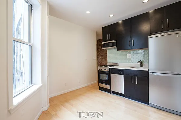 Rented by Town Residential | media 34