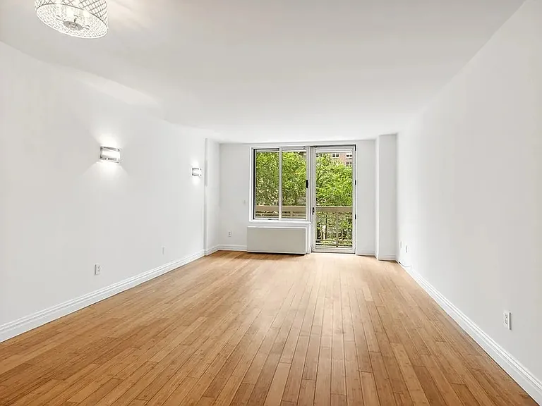 170 E 87th St #W5G — Photo 2