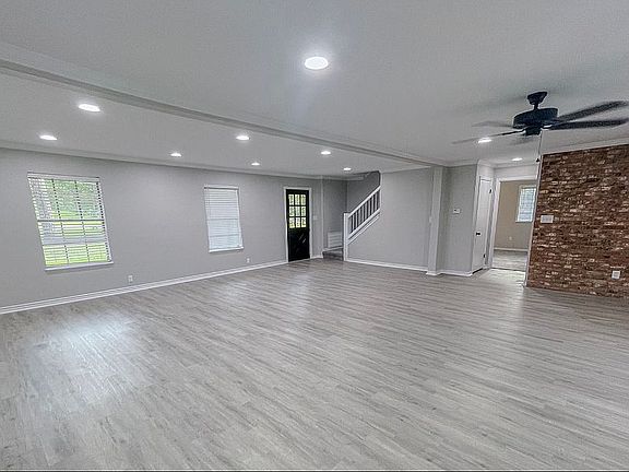 4th image of 901 Fuller Springs Dr