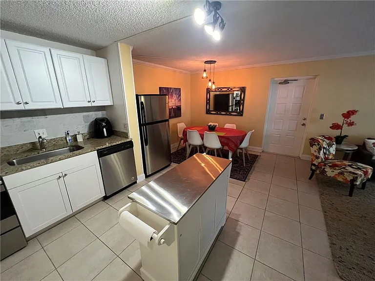 1009 Green Pine Blvd #G1 — Photo 3