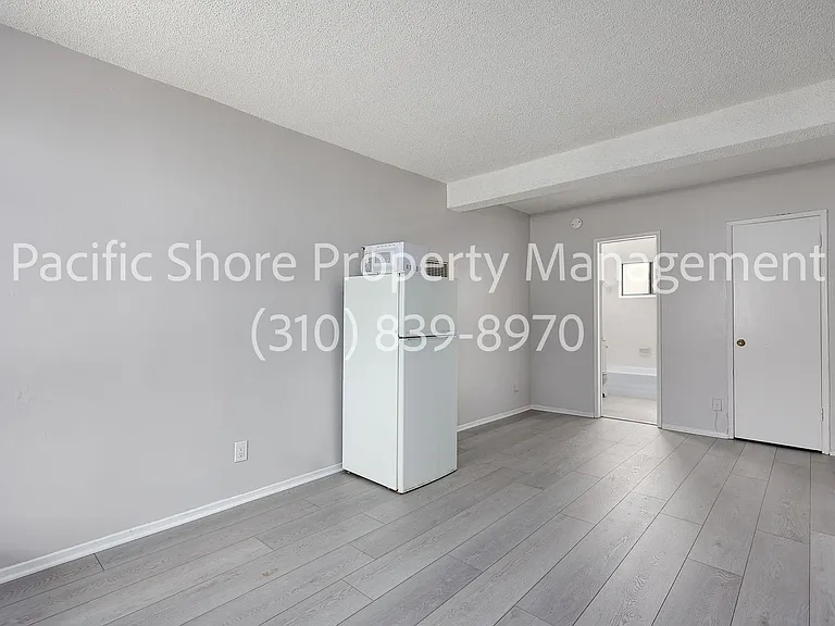 12610 Pacific Apartments — Photo 5