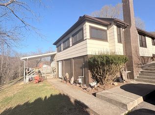 78 Johnson St, Hinton, WV 25951