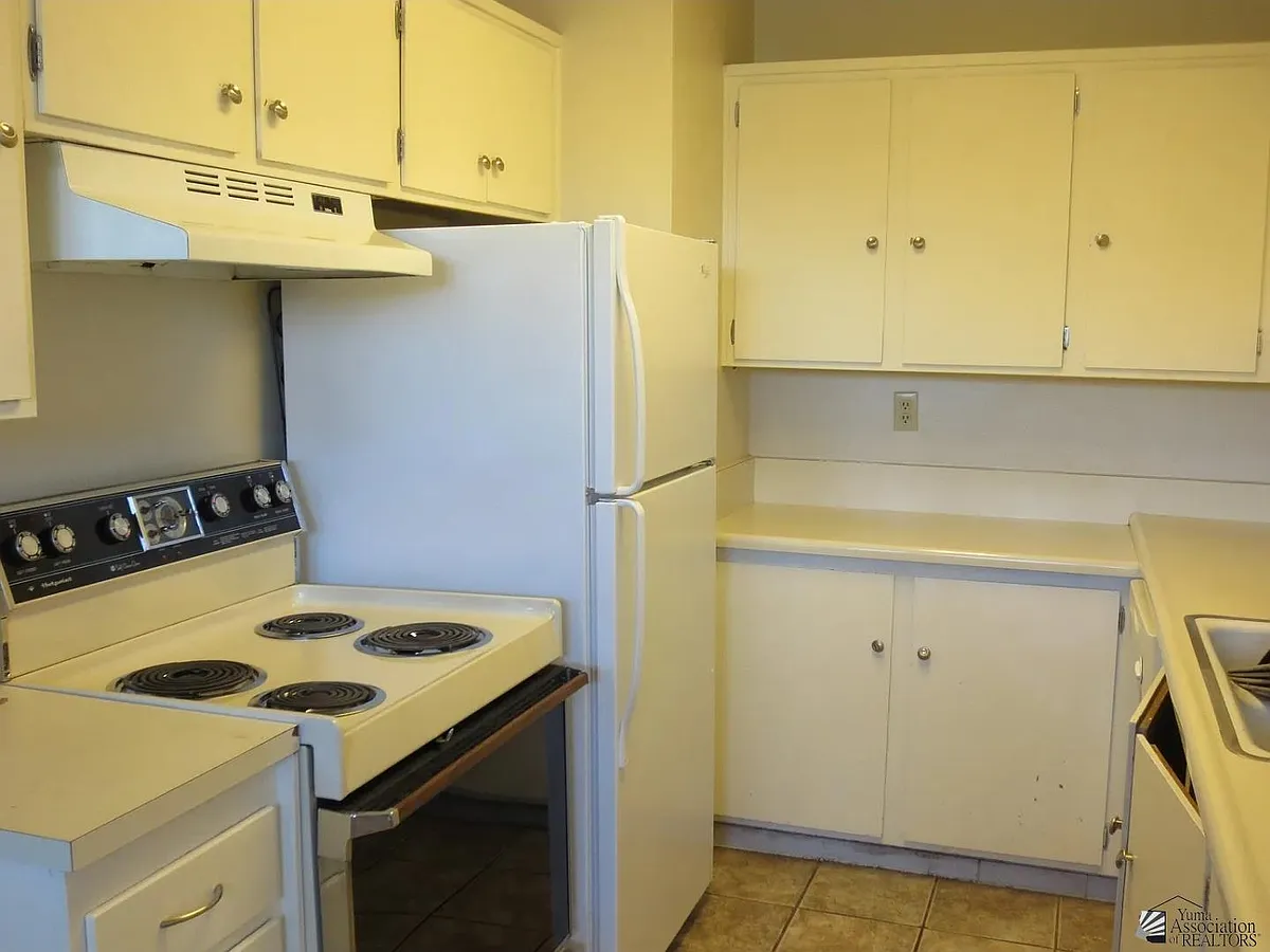 Building Photo - 2150 S Avenue A #60