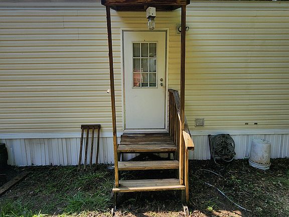 5th image of 140 Maple Dr