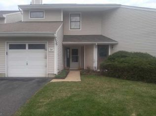 94 Woodmere Dr, Parlin, NJ 08859