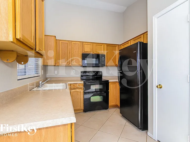 21812 N 36th Ln — Photo 7