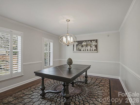 5th image of 837 Tanglewood Dr NE