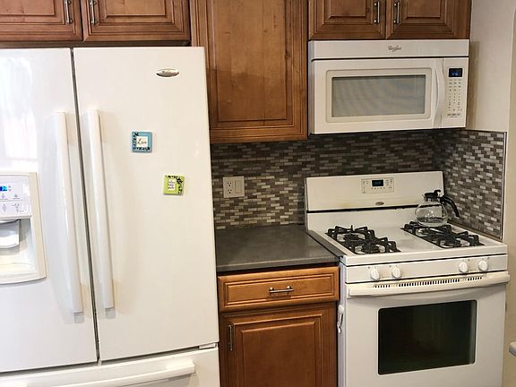 2nd image of 17 Zoe St