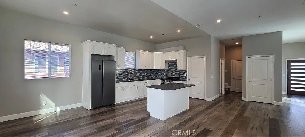 5 bed, 3.5 bath, 2155 sqft, $4,000 — Photo 1