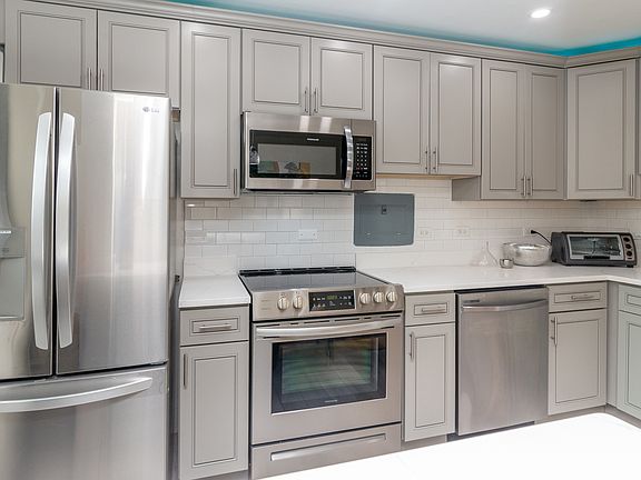 3rd image of 5060 N Marine Dr APT A6