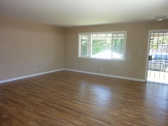 4th image of 910 Brookwood Ave