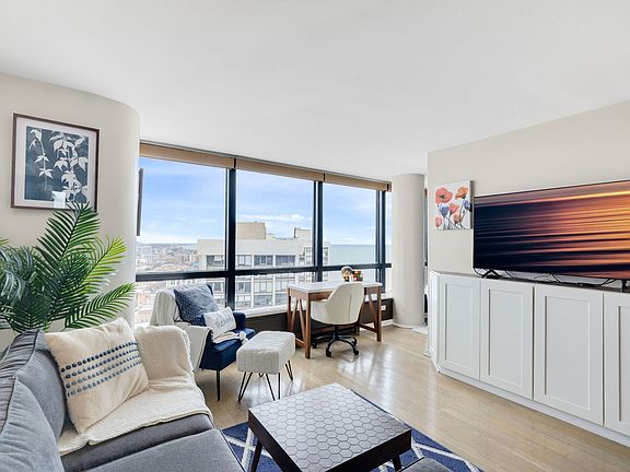 3rd image of 5415 N Sheridan Rd APT 4010