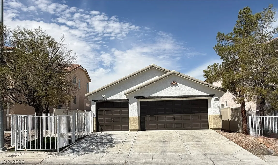 3 bed, 2.0 bath, 1182 sqft, $2,000 — Photo 1